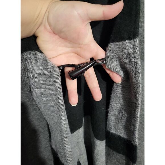 Black/grey poncho with black tassels - Picture 3 of 6